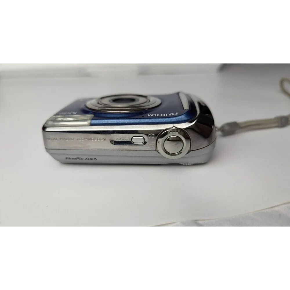 Fujifilm Finepix A805 8.3MP Digital CAMERA WORKS, CRACKED SCREEN